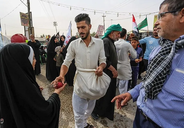 Pilgrims on the way to Karbala